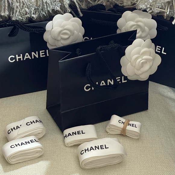 ⭐️(4)CHANEL SM SHOPPING BAGS⭐️(3)CHANEL CAMELLIA FLOWERS🌸LOT’SA CHANEL RIBBON💝 - Picture 8 of 8